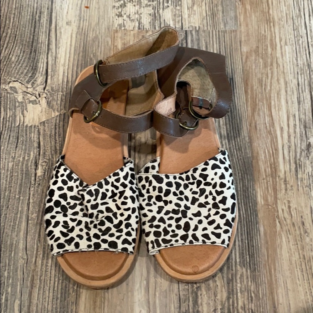 NWOT Gee WaWa sandals